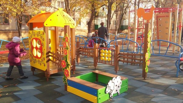 Adăpost colibă și cutie cu nisip TE322 03